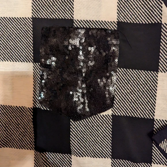 NWOT Chic Soul V-Neck Sequins Pocket Blouse in Black and Cream, Size 2XL - Picture 2 of 6